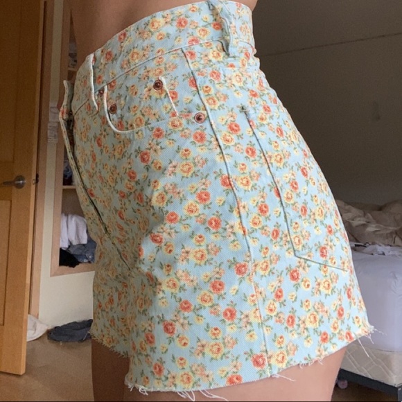 Floral denim high waisted shorts - Picture 4 of 5